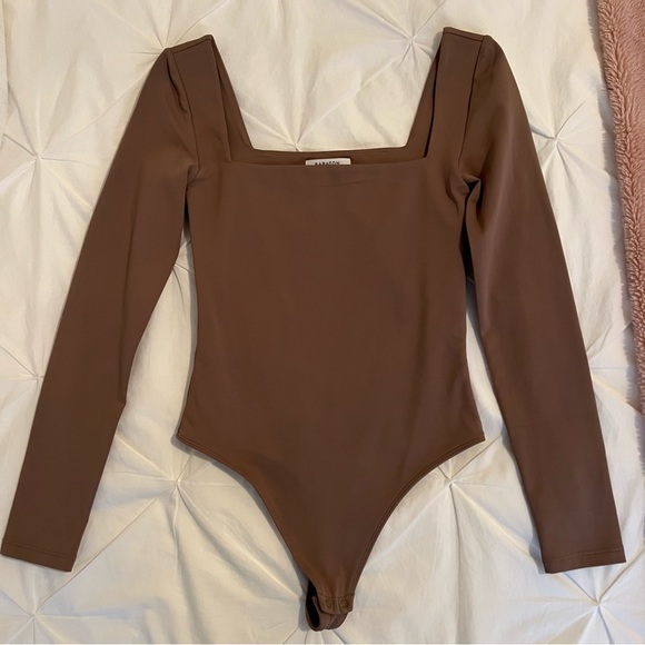 Aritzia Tops - Aritzia contour square neck long sleeve bodysuit
